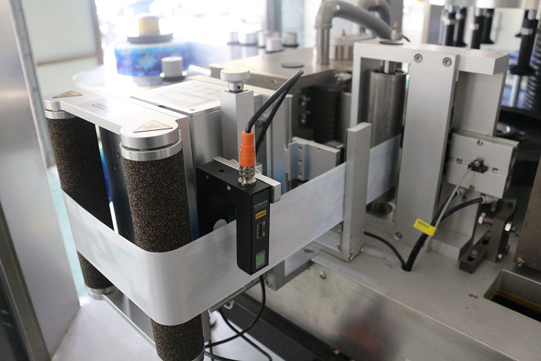 Automatic Linear OPP Labeling Machine